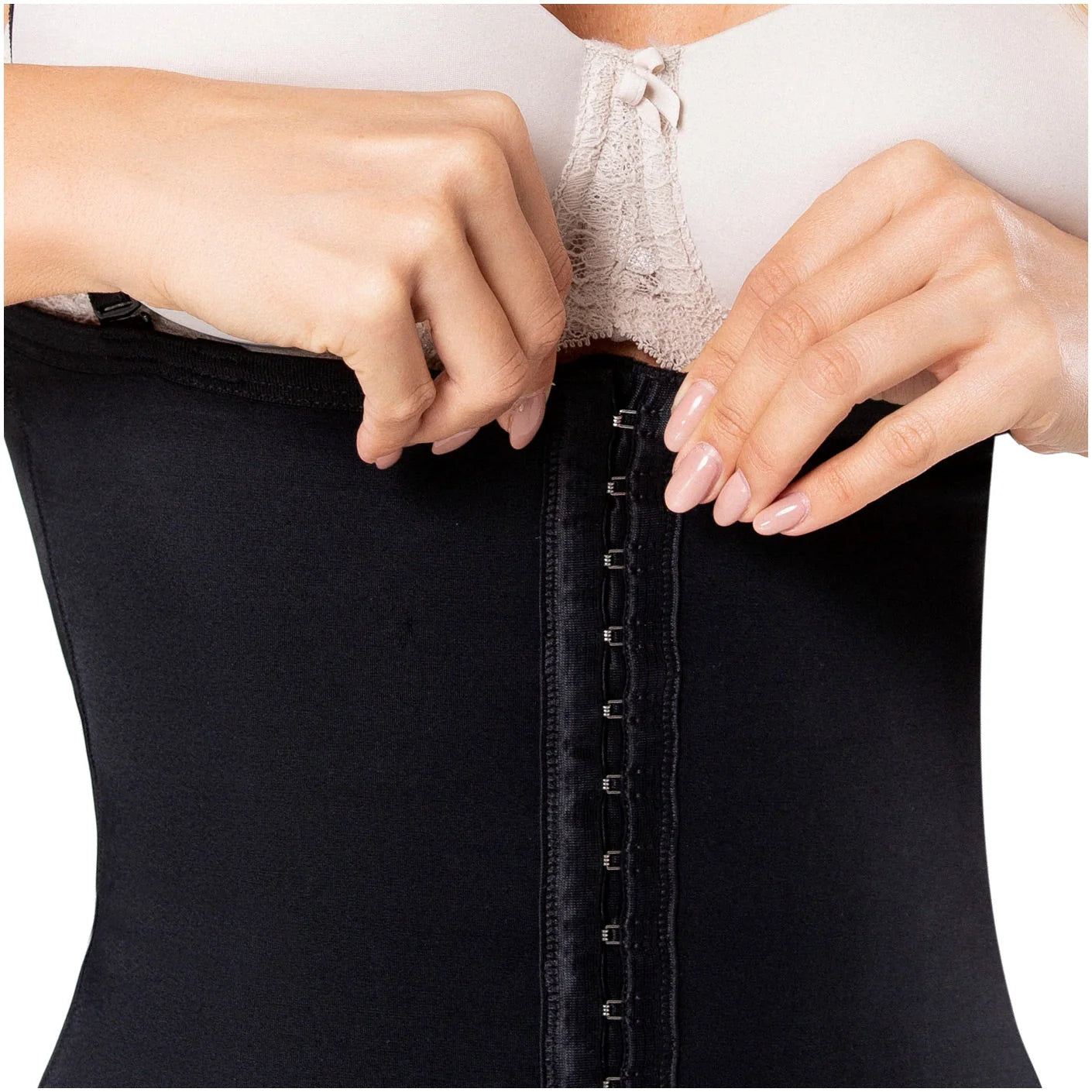 Diane & Geordi DAG-002376 black daily body shaper with hook-and-eye front closure, Colombian shapewear bodysuit lifestyle vie