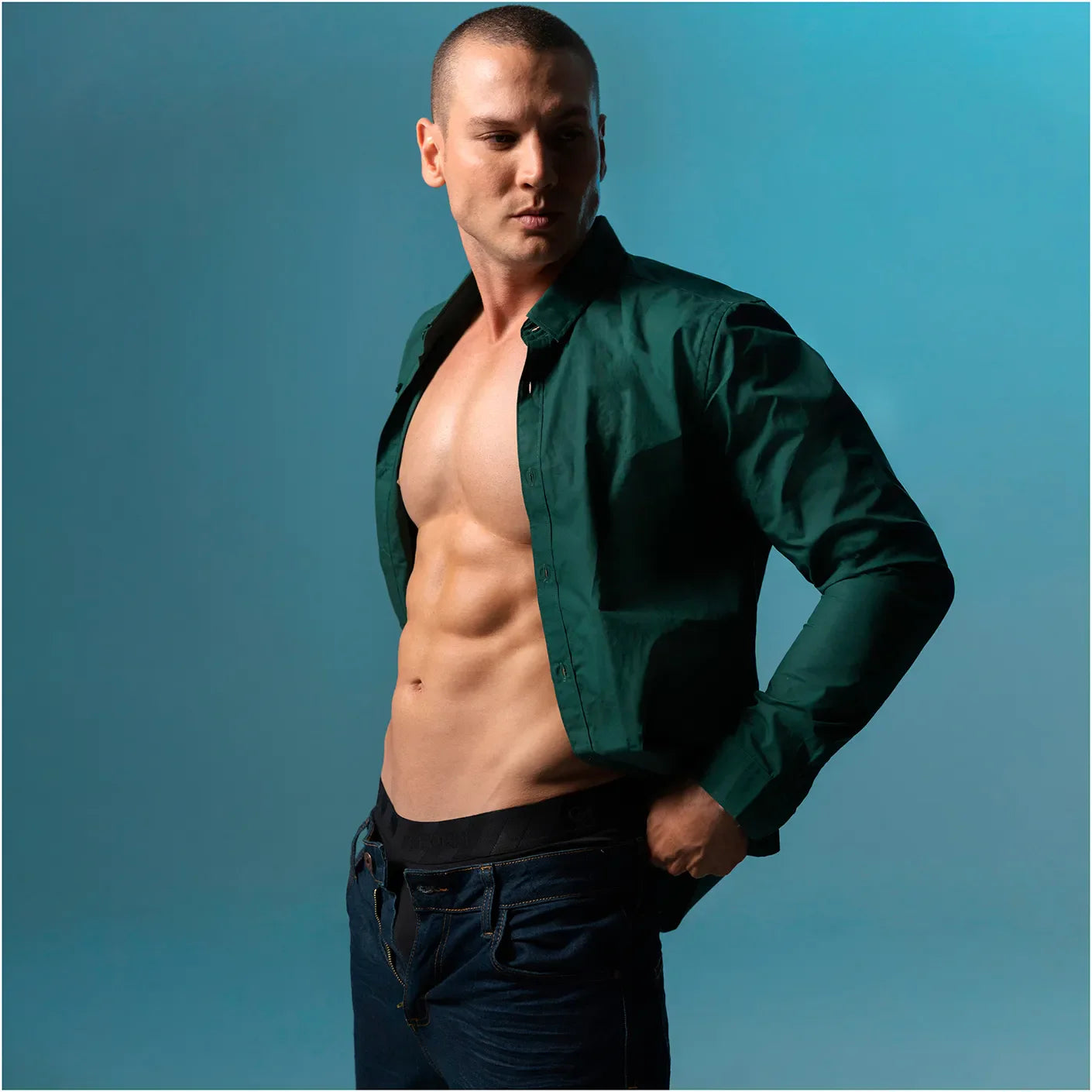 Diane Geordi B2148 dark green open-front men's body shaper shirt, Colombian shapewear compression top lifestyle view