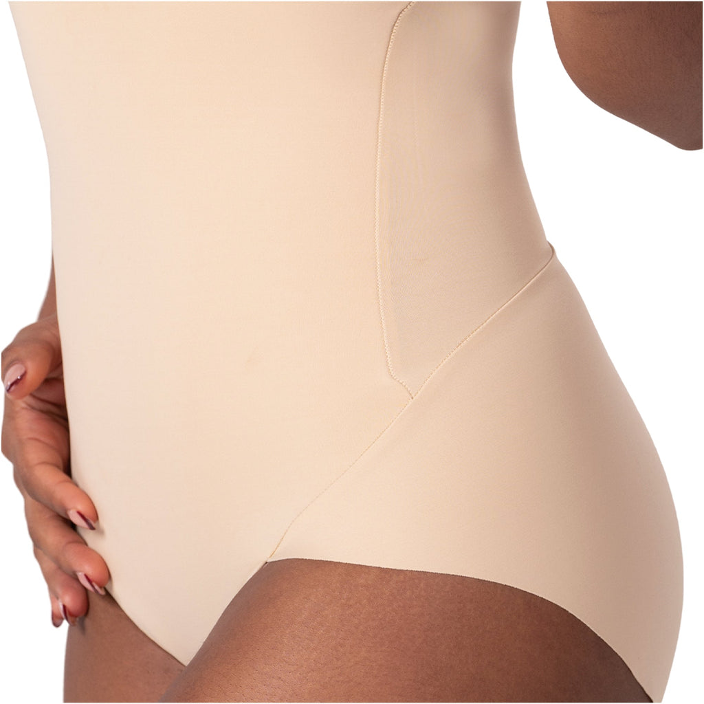 Fajas MyD FEX06 nude full-body shaper bodysuit side view, seamless Colombian shapewear with panel stitching for daily compres