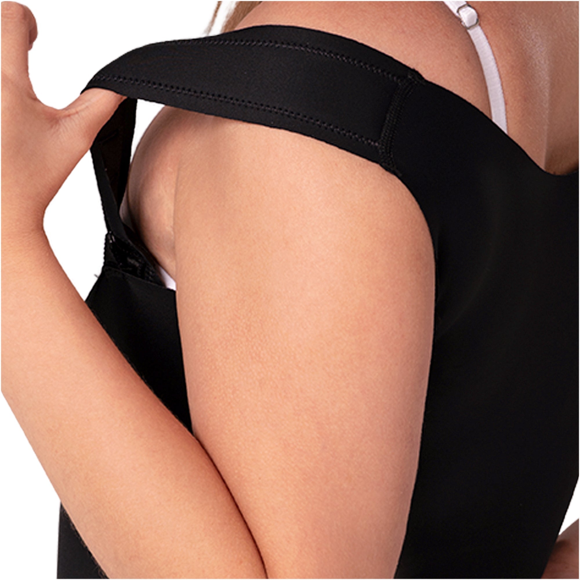 Fajas MyD FT060 black post-surgery faja colombiana close-up shoulder strap detail, full-body Colombian shapewear compression 