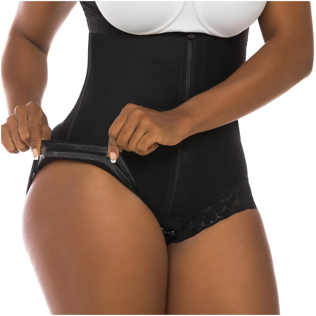 Fajas Salome 413 black open-bust body shaper with snap crotch closure, daily Colombian shapewear front lifestyle view